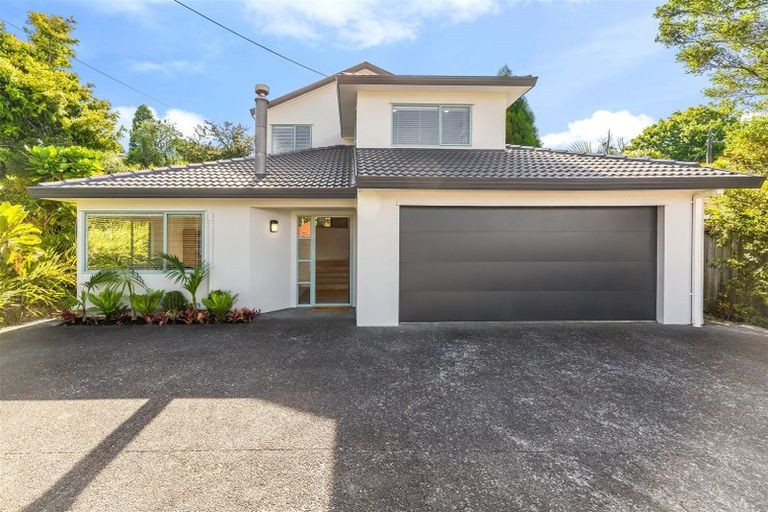 Photo of property in 1/39 Seaton Road, Murrays Bay, Auckland, 0630