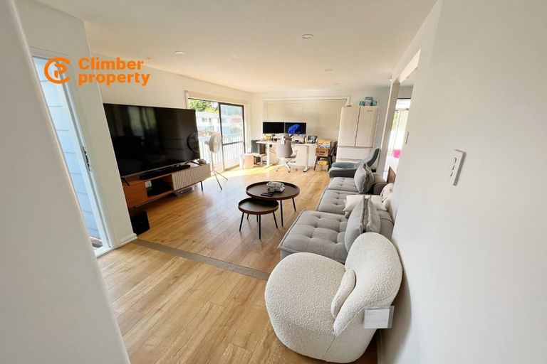 Photo of property in 133 Oreil Avenue, West Harbour, Auckland, 0618