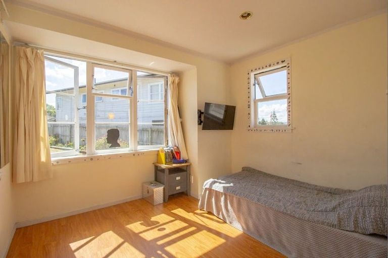 Photo of property in 11 Ramwall Place, Weymouth, Auckland, 2103