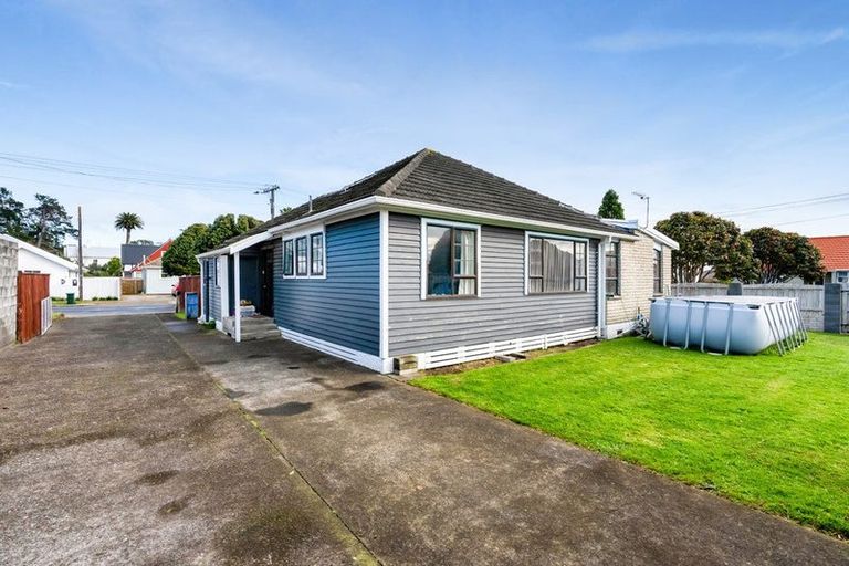 Photo of property in 1 List Street, Welbourn, New Plymouth, 4310