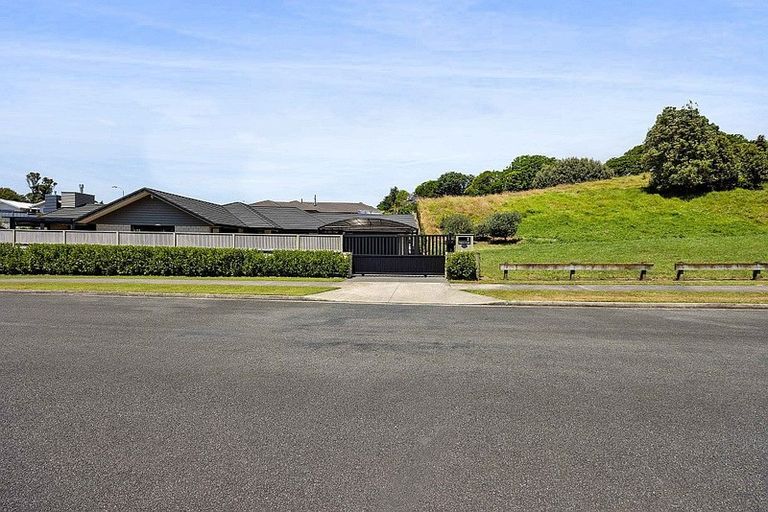 Photo of property in 2 Pipitea Place, Whalers Gate, New Plymouth, 4310