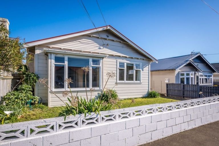 Photo of property in 204 Coutts Street, Rongotai, Wellington, 6022