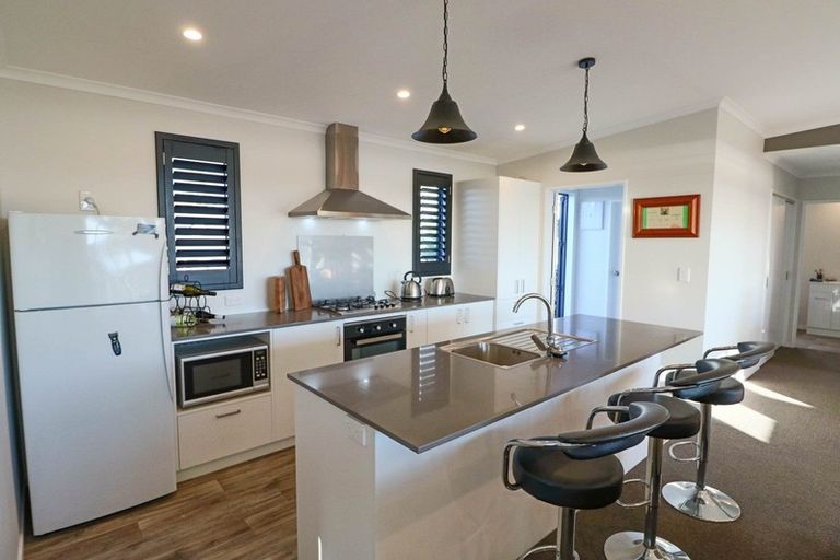 Photo of property in 6 Arataki Grove, Waitarere Beach, Levin, 5510