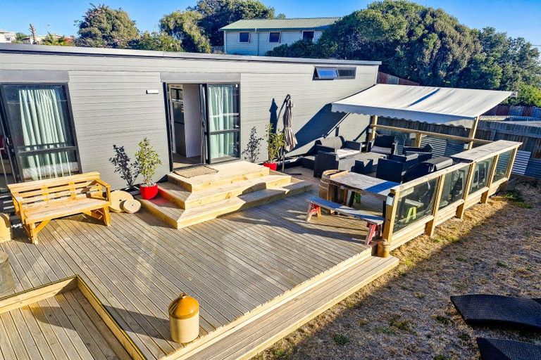 Photo of property in 64 Pratt Avenue, Foxton Beach, Foxton, 4815