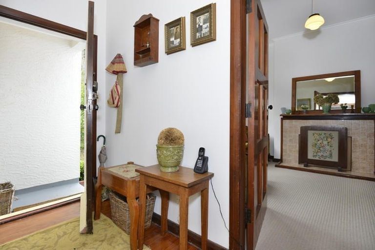 Photo of property in 57 Old Lake Road, Narrow Neck, Auckland, 0624
