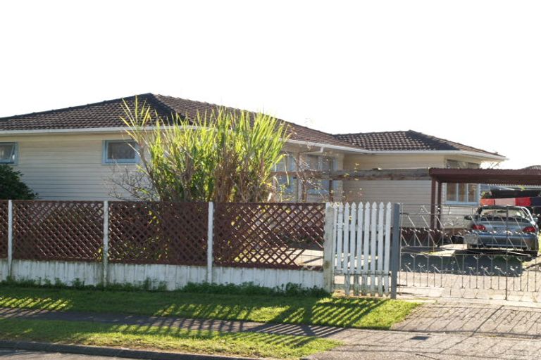 Photo of property in 49 Chadwick Crescent, Mangere East, Auckland, 2024