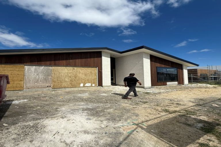 Photo of property in 75 Atlantic Drive, Fitzherbert, Palmerston North, 4410