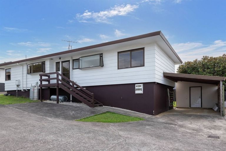 Photo of property in 1/15 Coubray Place, Botany Downs, Auckland, 2010