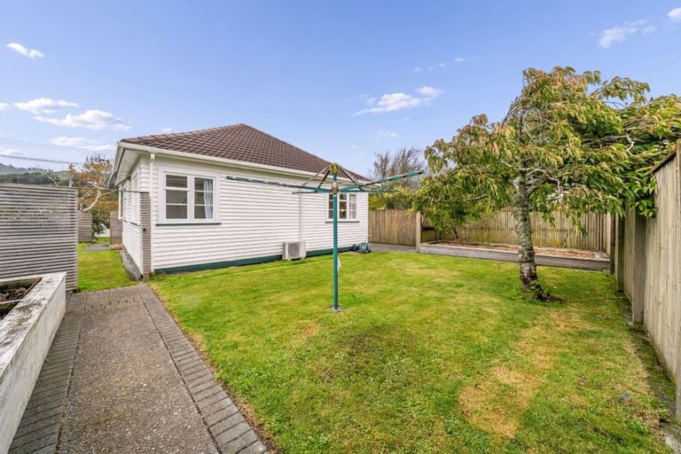 Photo of property in 74 Bledisloe Crescent, Wainuiomata, Lower Hutt, 5014