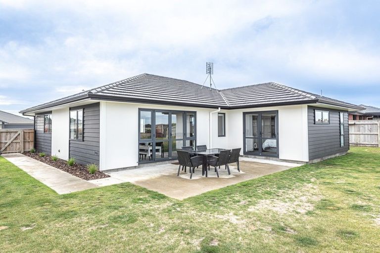 Photo of property in 41 Magnolia Crescent, Tawhero, Whanganui, 4501