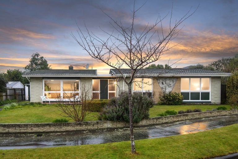 Photo of property in 15 Ostend Place, Avonhead, Christchurch, 8042