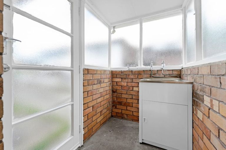 Photo of property in 2/180 Archers Road, Glenfield, Auckland, 0629