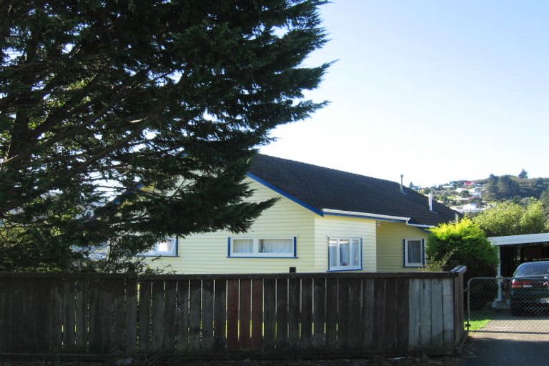 Photo of property in 12 Clapham Grove, Stokes Valley, Lower Hutt, 5019