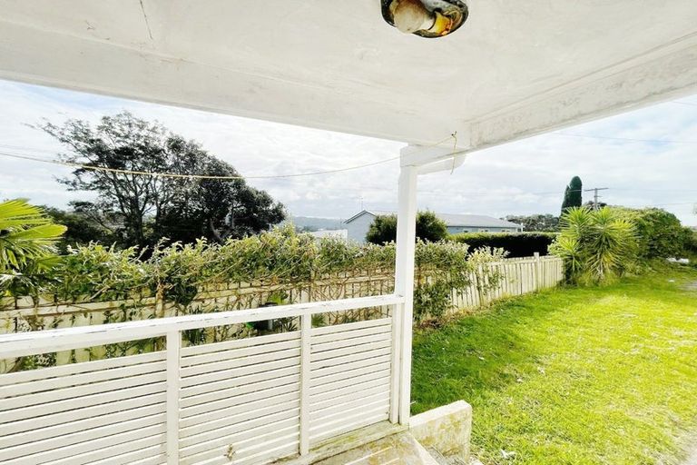 Photo of property in 24 Tiri Tiri Road, Birkdale, Auckland, 0626