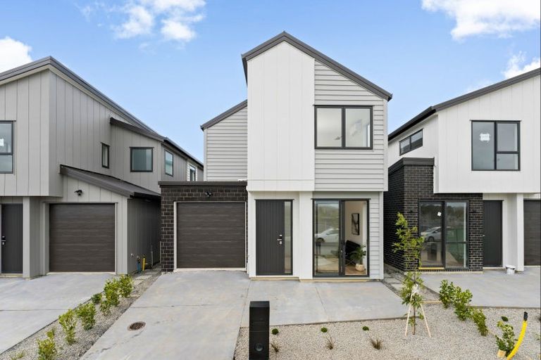 Photo of property in 21 Bronzewater Drive, Silverdale, 0932