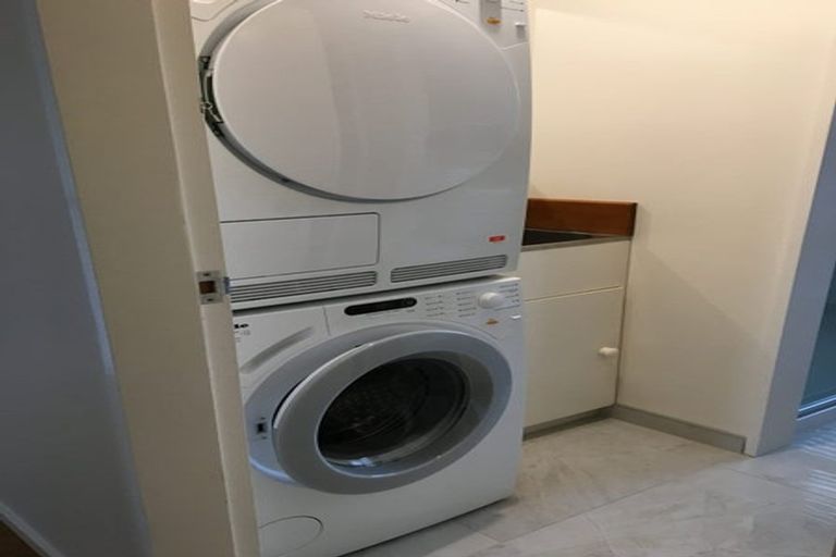 Photo of property in 38 Napier Street, Karaka Bays, Wellington, 6022