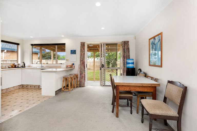 Photo of property in 10 Aldershot Place, Nawton, Hamilton, 3200