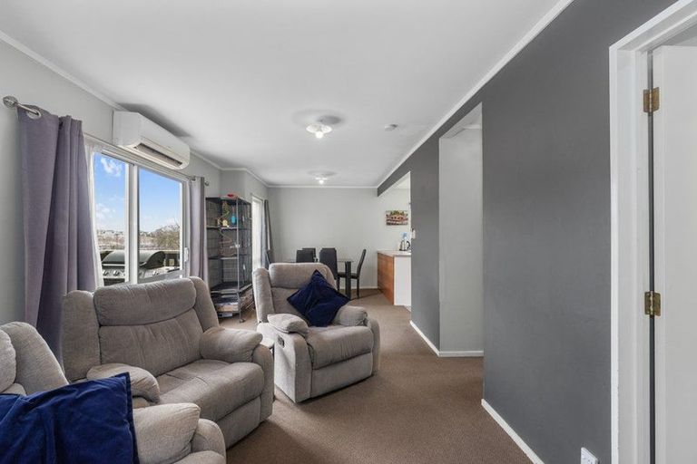 Photo of property in 1/19 Lilburn Crescent, Massey, Auckland, 0614