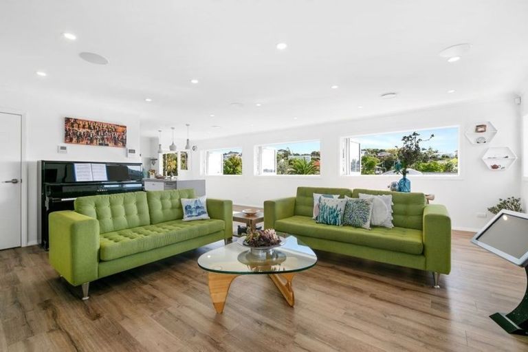 Photo of property in 14a Tiri View Place, Waiake, Auckland, 0630