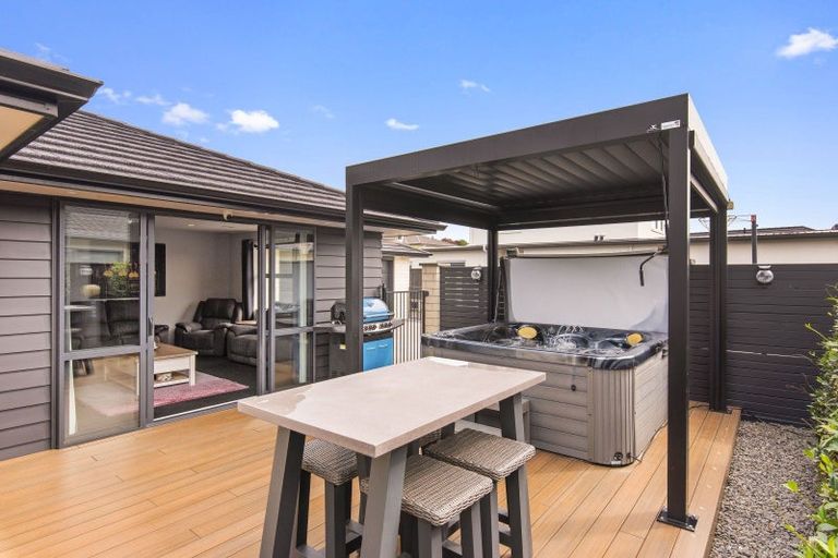 Photo of property in 47 San Priamo Place, Paraparaumu Beach, Paraparaumu, 5032