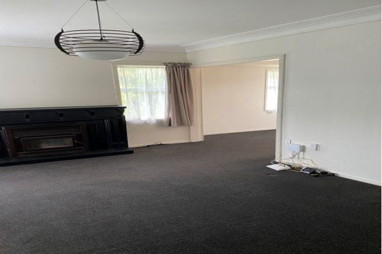 Photo of property in 135 View Road, Sunnyvale, Auckland, 0612