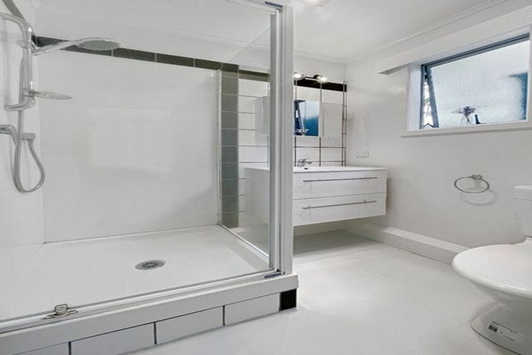 Photo of property in 12 Waterfront Road, Mangere Bridge, Auckland, 2022