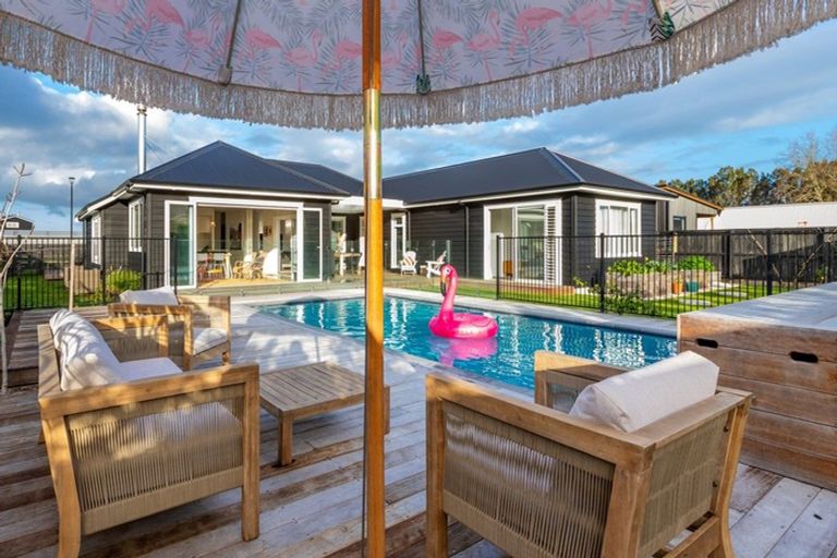 Photo of property in 8 Shearwater Lane, Point Wells, 0986