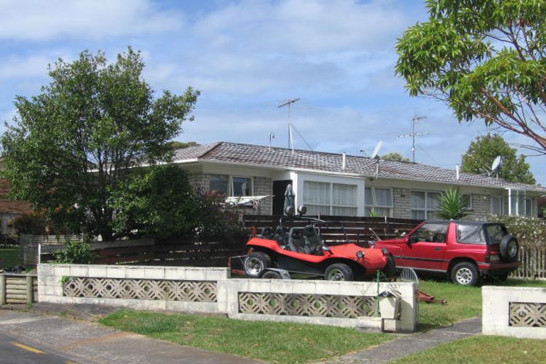 Photo of property in 1/13 Teviot Place, Totara Vale, Auckland, 0629