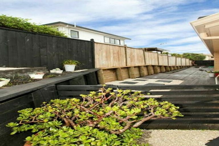 Photo of property in 19 Crimson Park, Oteha, Auckland, 0632