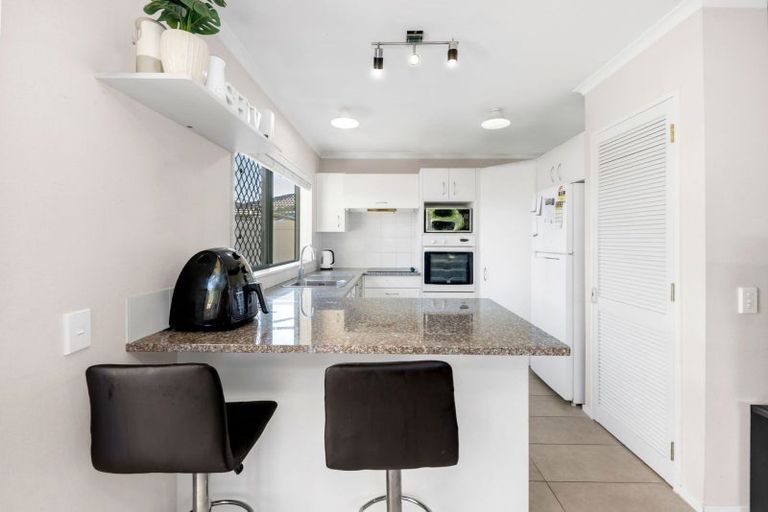 Photo of property in 16 Castlehill Court, Wattle Downs, Auckland, 2103