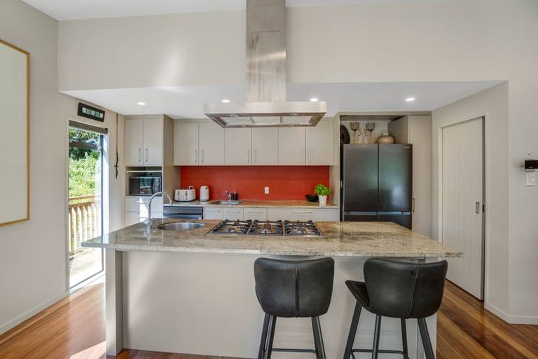 Photo of property in 2/63 Rawene Road, Birkenhead, Auckland, 0626