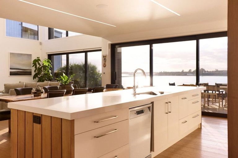 Photo of property in 1 Fourth Avenue, Tauranga, 3110