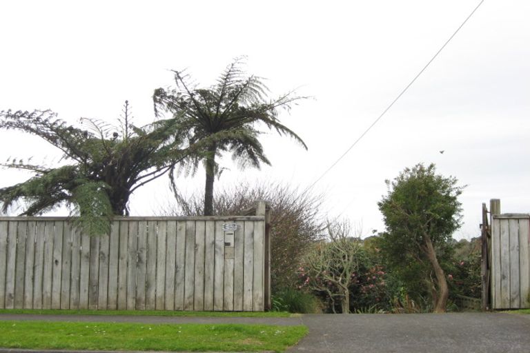 Photo of property in 39 Wairau Road, Oakura, 4314