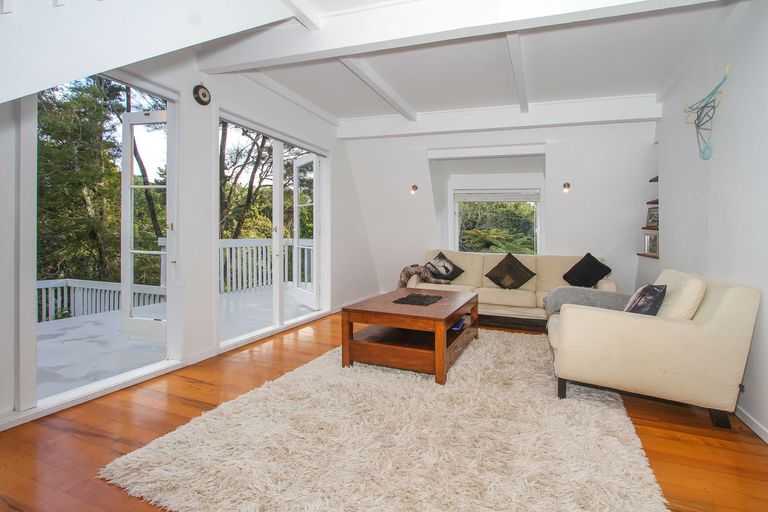 Photo of property in 120 Park Hill Road, Birkenhead, Auckland, 0626