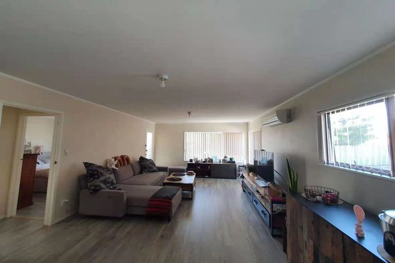 Photo of property in 2/42 Prince Regent Drive, Half Moon Bay, Auckland, 2012