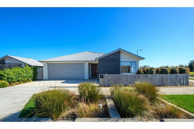 Photo of property in 17 Moemoea Avenue, Kumeu, 0810