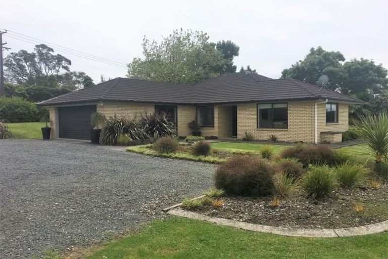 Photo of property in 463 Waitakere Road, Taupaki, Henderson, 0782