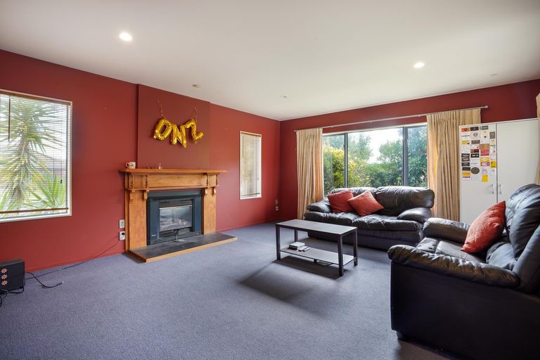 Photo of property in 24 Clearview Drive, Milson, Palmerston North, 4414