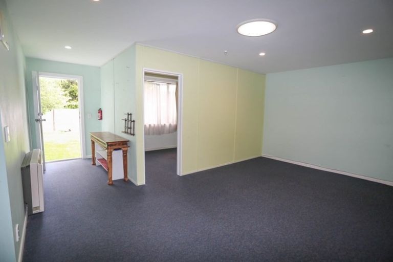 Photo of property in 124 Memorial Avenue, Burnside, Christchurch, 8053