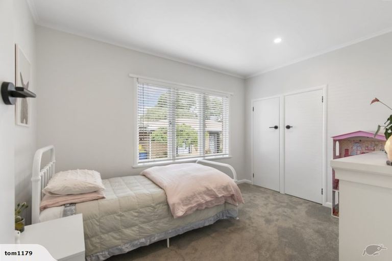 Photo of property in 15 Kokiri Street, Te Atatu South, Auckland, 0610