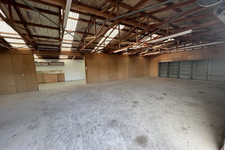 Photo of property in 8 Burgundy Park Avenue, Henderson, Auckland, 0612