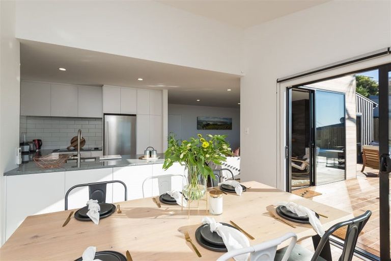 Photo of property in 2/182 Mount Pleasant, Mount Pleasant, Christchurch, 8081