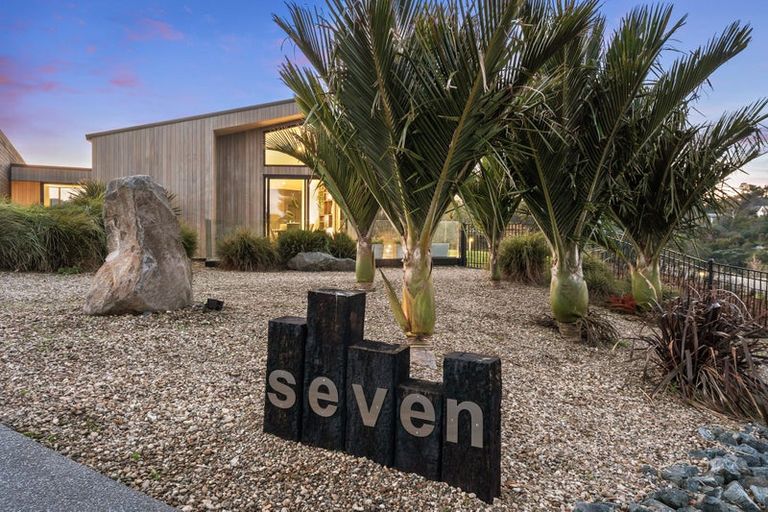 Photo of property in 7 Laguna Place, Matakatia, Whangaparaoa, 0930