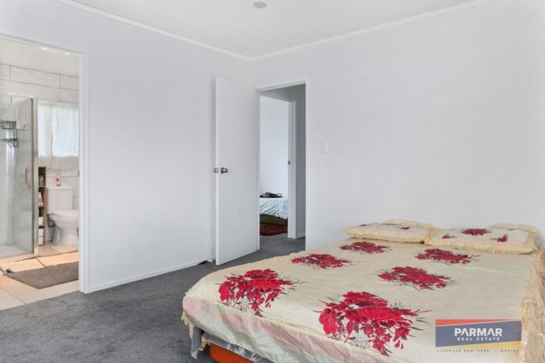 Photo of property in 64 Reynella Drive, Massey, Auckland, 0614