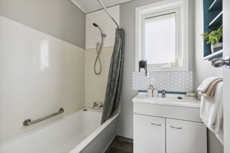 Photo of property in 6/55 Apu Crescent, Lyall Bay, Wellington, 6022