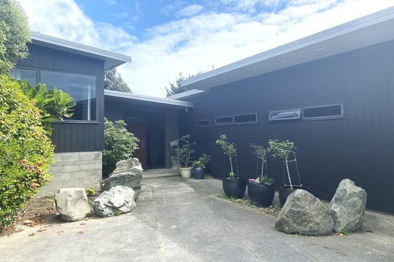 Photo of property in 173 Bing Lucas Drive, Tawa, Wellington, 5028