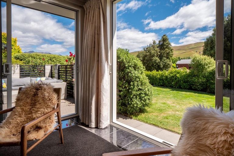 Photo of property in 10 Coburn Place, Lake Hayes, Queenstown, 9304