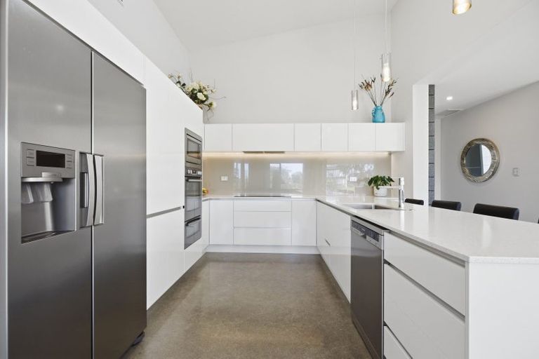 Photo of property in 42 Cassinia Close, Papamoa Beach, Papamoa, 3118