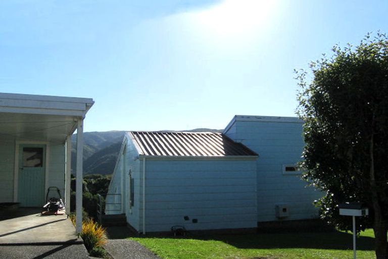 Photo of property in 10 Clapham Grove, Stokes Valley, Lower Hutt, 5019