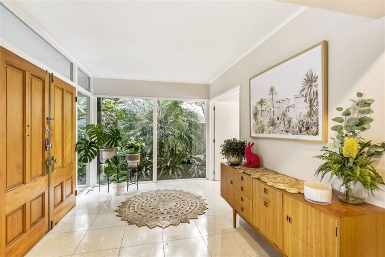 Photo of property in 46 Marywil Crescent, Hillcrest, Auckland, 0627